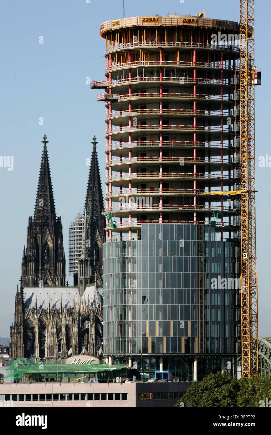 Construction d'un immeuble de grande hauteur à proximité de la cathédrale de Cologne, Deutz, Cologne, Rhénanie du Nord-Westphalie, Allemagne Banque D'Images