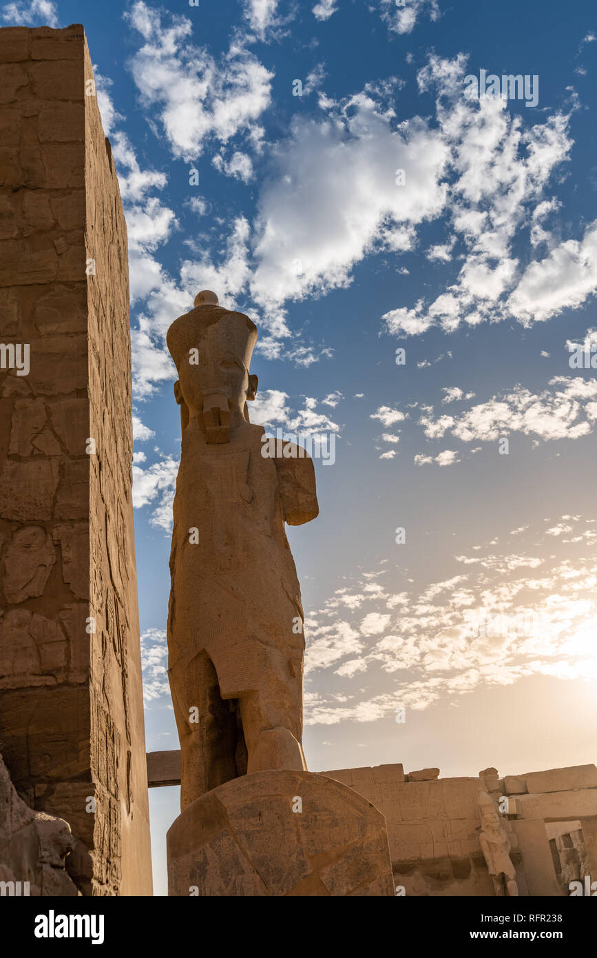 Entrée du Temple de Karnak, Cour péristyle. Louxor, Egypte Banque D'Images