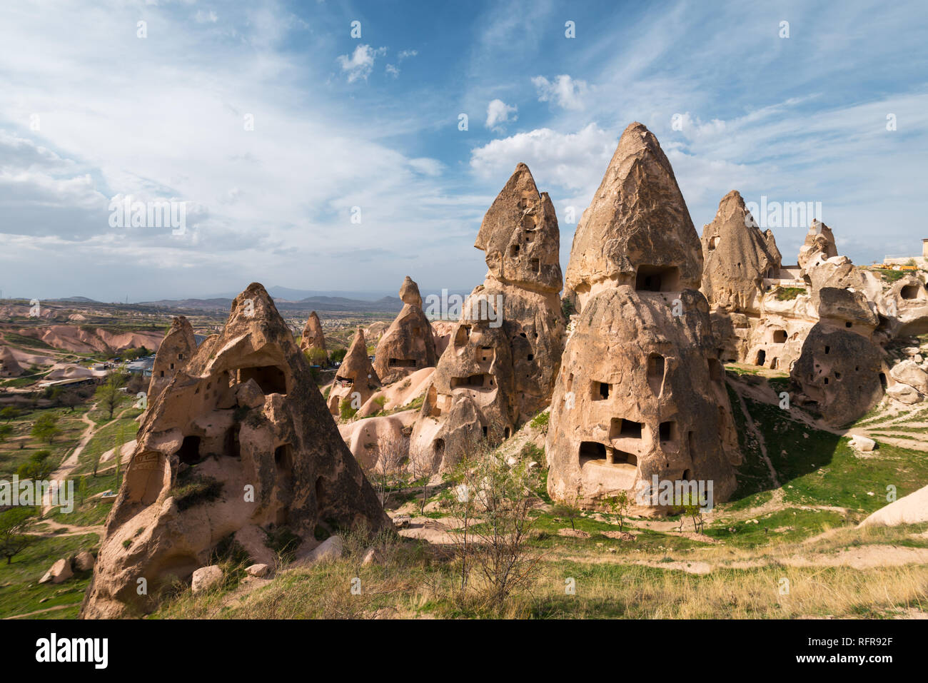 Château d'Uchisar en Cappadoce, Turquie. Maisons grotte dans les cônes des collines de sable. Photographie de paysage Banque D'Images