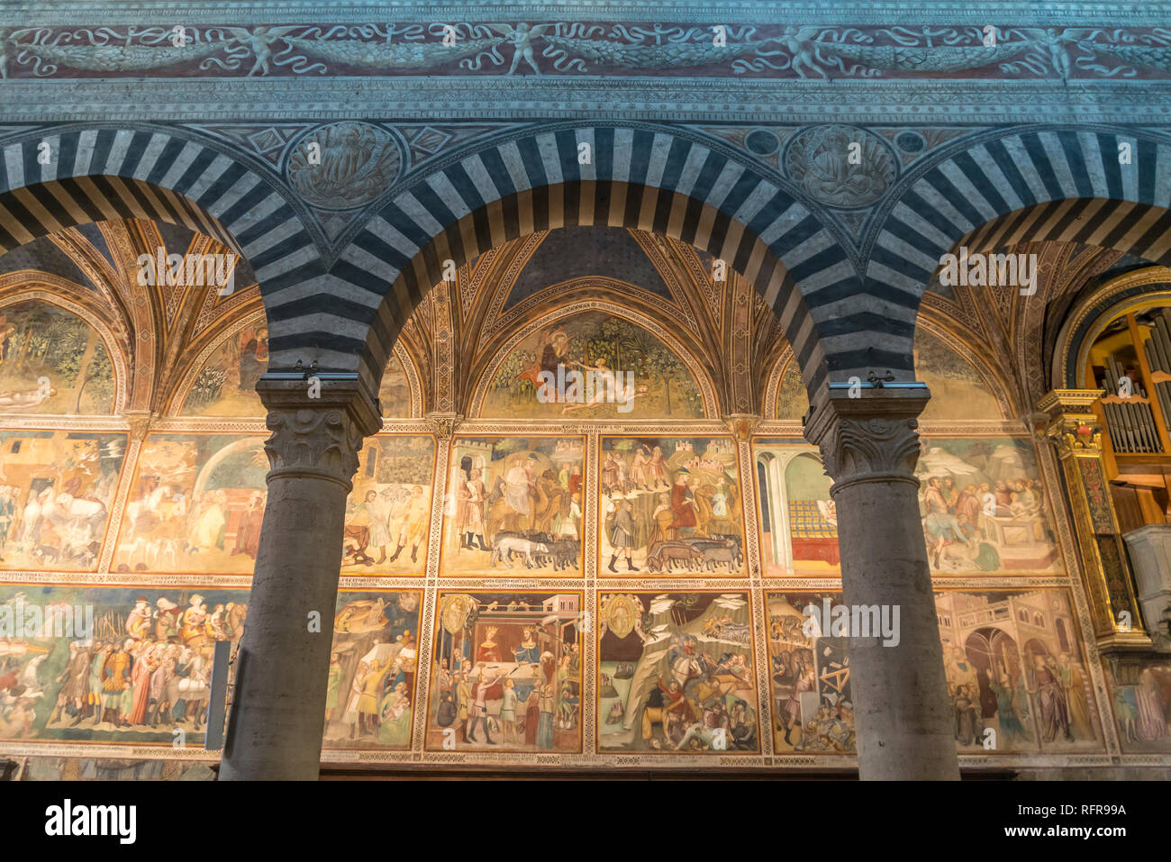 Innenraum des Dom Collegiata Santa Maria Assunta, San Gimignano, Toscane, Italie | Collégiale de Santa Maria Assunta, intérieur San Gimignan Banque D'Images