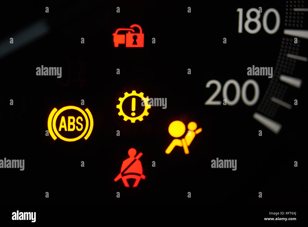 Signes et icônes d'alerte car la lumière sur le tableau de bord close up Banque D'Images