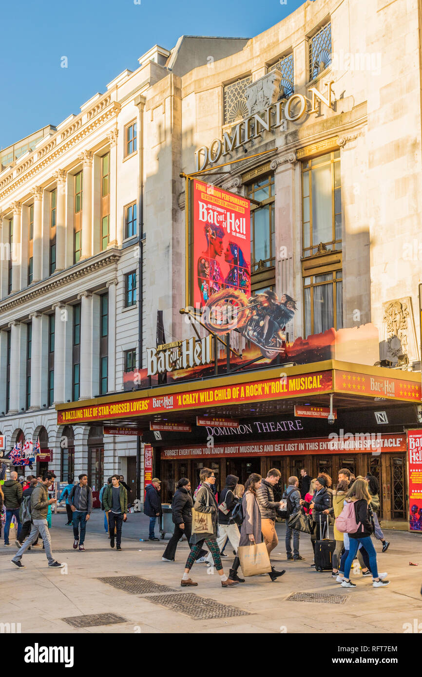 Le Dominion Theatre sur Tottenham Court Road, Londres, Angleterre, Royaume-Uni, Europe Banque D'Images