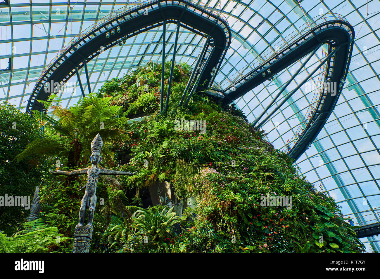 Jardin de la baie, Cloud Forest, jardin botanique, la plus haute cascade artificielle au monde, Marina Bay, à Singapour, en Asie du Sud-Est, l'Asie Banque D'Images