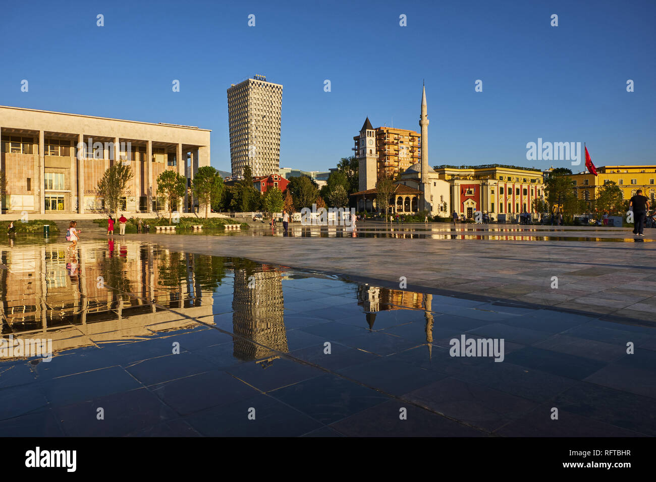 La place Skanderbeg, Tirana, Albanie, Europe Banque D'Images