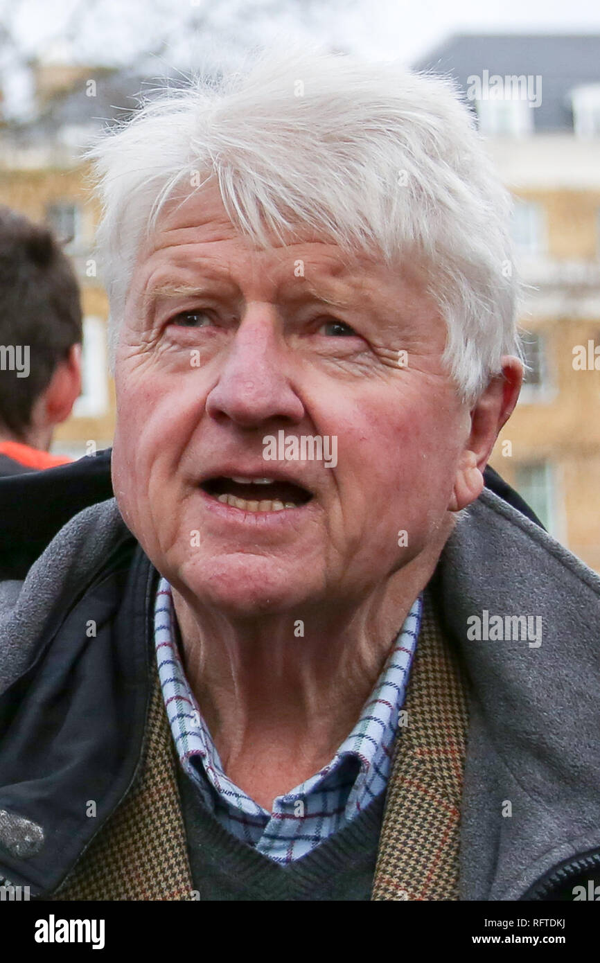 Le centre de Londres, UK 26 Jan 2019 - L'ancien ministre des Affaires étrangères, le père de Boris Johnson Stanley Johnson, à la protestation contre la chasse baleinière japonaise dans le centre de Londres. Credit : Dinendra Haria/Alamy Live News Banque D'Images