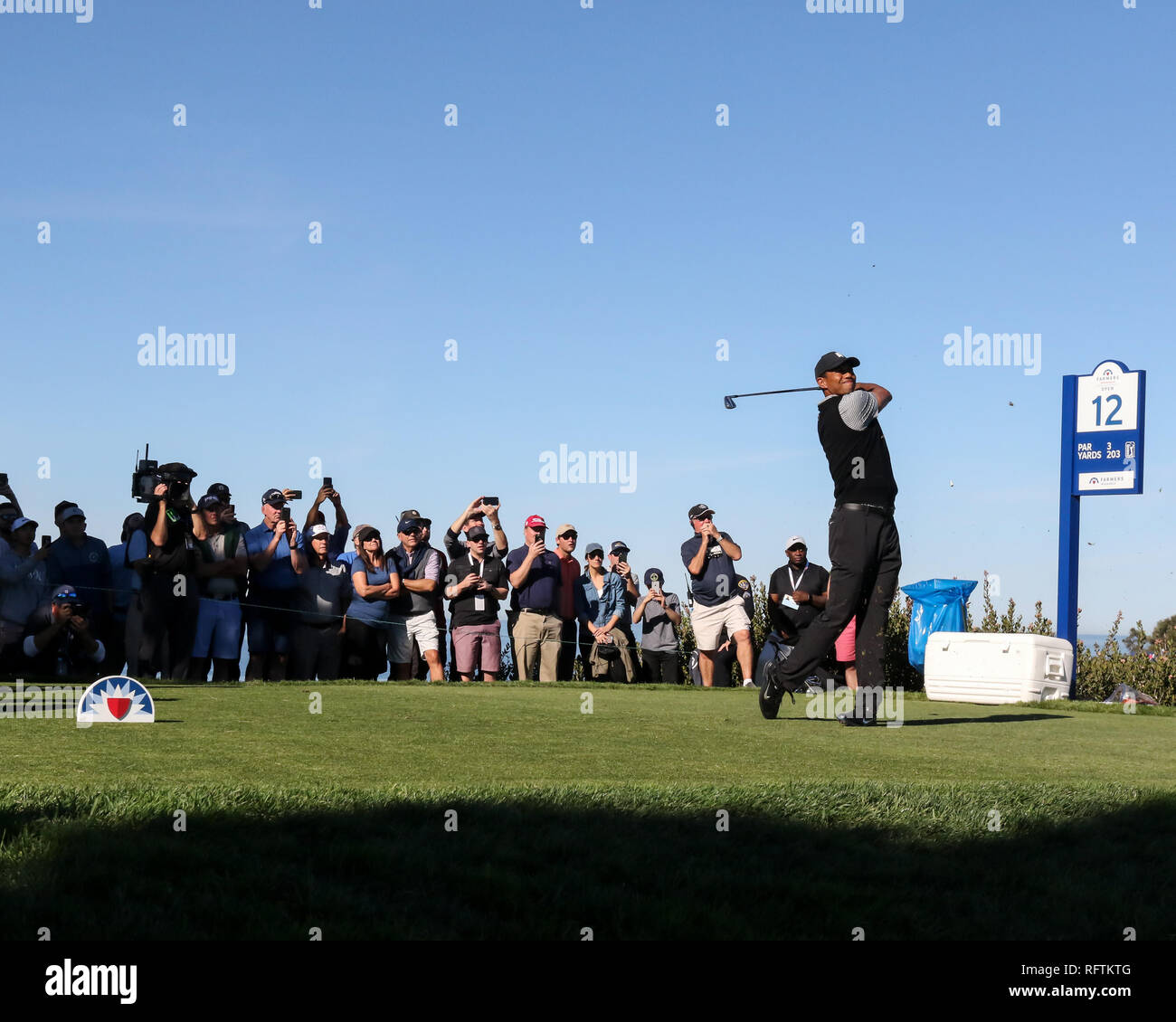 San Diego, CA. 25 Jan, 2019. Tiger Woods en 12e trou à normale 3 lors de la deuxième ronde de l'Open d'agriculteurs au parcours de golf de Torrey Pines à San Diego, CA, le 25 janvier 2019. Jevone Moore : csm Crédit/Alamy Live News Banque D'Images