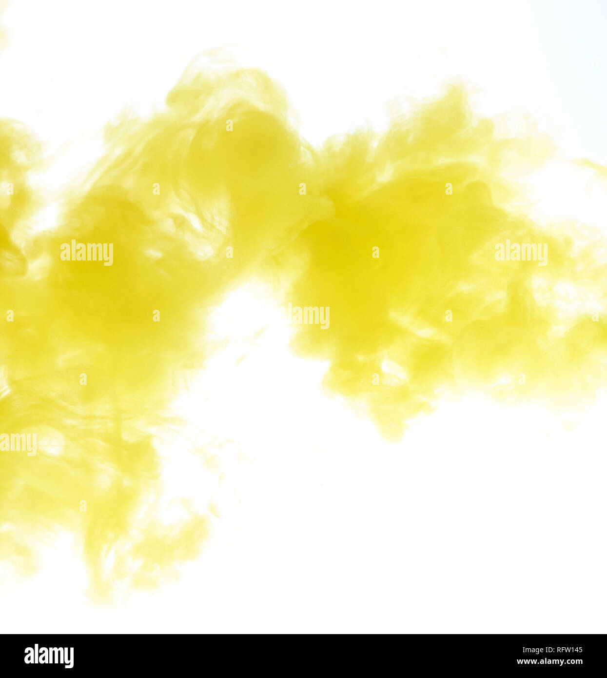 Résumé de l'onde de peinture jaune isolé sur fond blanc Banque D'Images