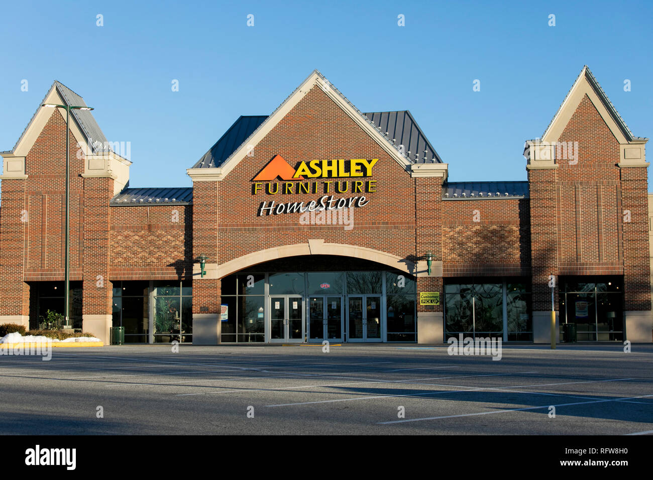 Un logo affiche à l'extérieur d'une Ashley Furniture HomeStore store de Frederick, Maryland, le 22 janvier 2019. Banque D'Images