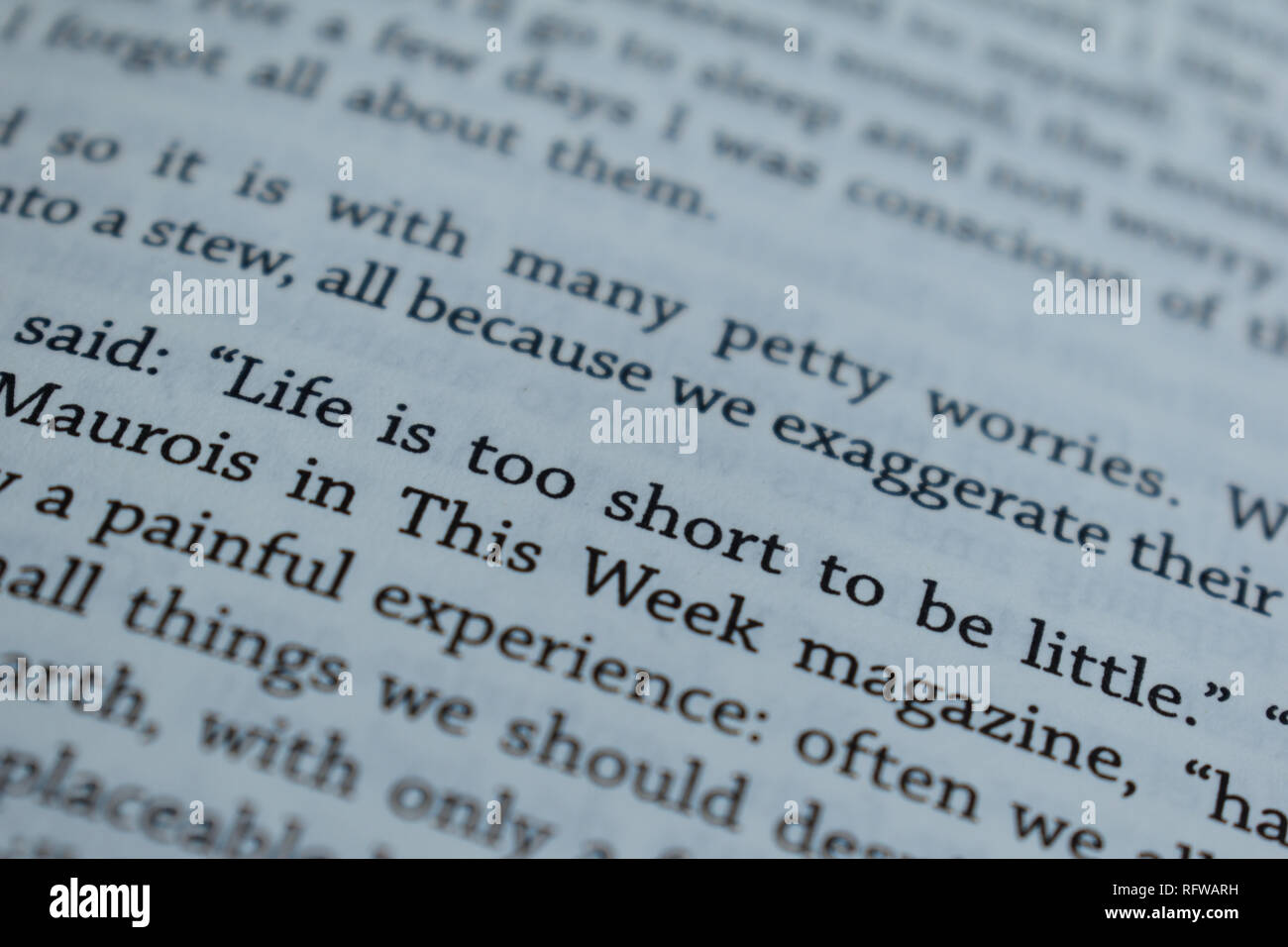 Sens phrase complète sur une page d'un livre Banque D'Images