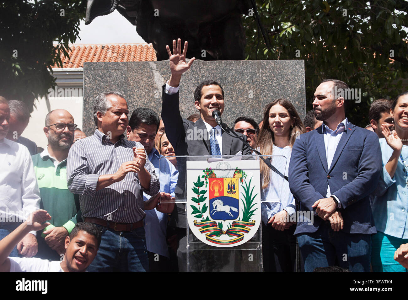 Président par intérim du Venezuela et président de l'Assemblée nationale vénézuélienne Juan Guaidó parler dans une réunion de ville le 25 janvier 2019 Banque D'Images