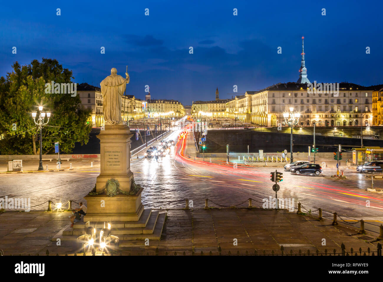 Vue de pont Vittorio Emanuele de Eglise Gran Madre di Dio au crépuscule, Turin, Piémont, Italie, Europe Banque D'Images