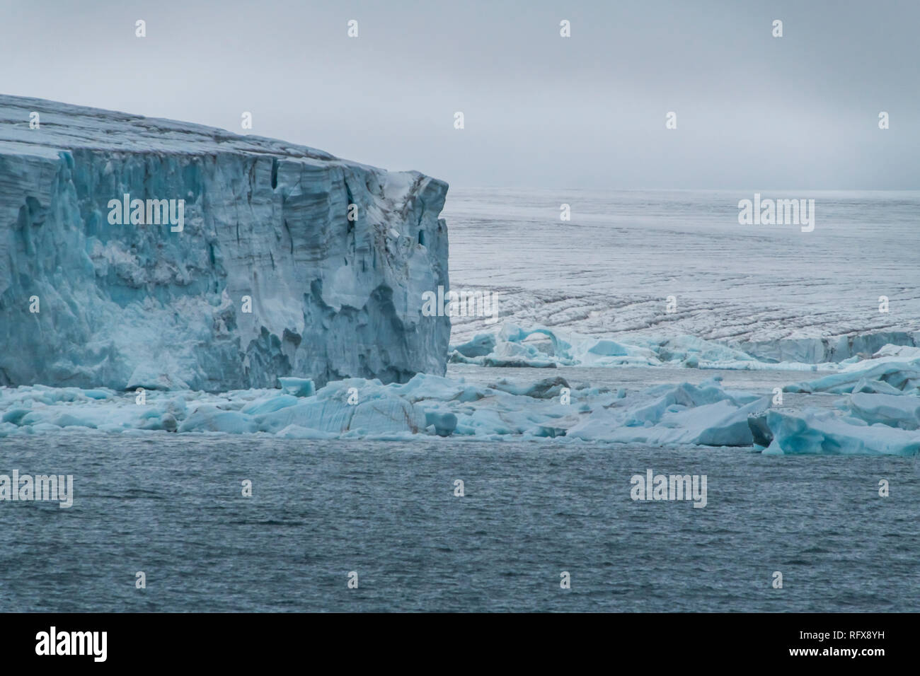 Champ de glace Columbia, massive, de l'île de l'archipel François-Joseph, Oblast d'Arkhangelsk, de l'Arctique, la Russie, l'Europe Banque D'Images
