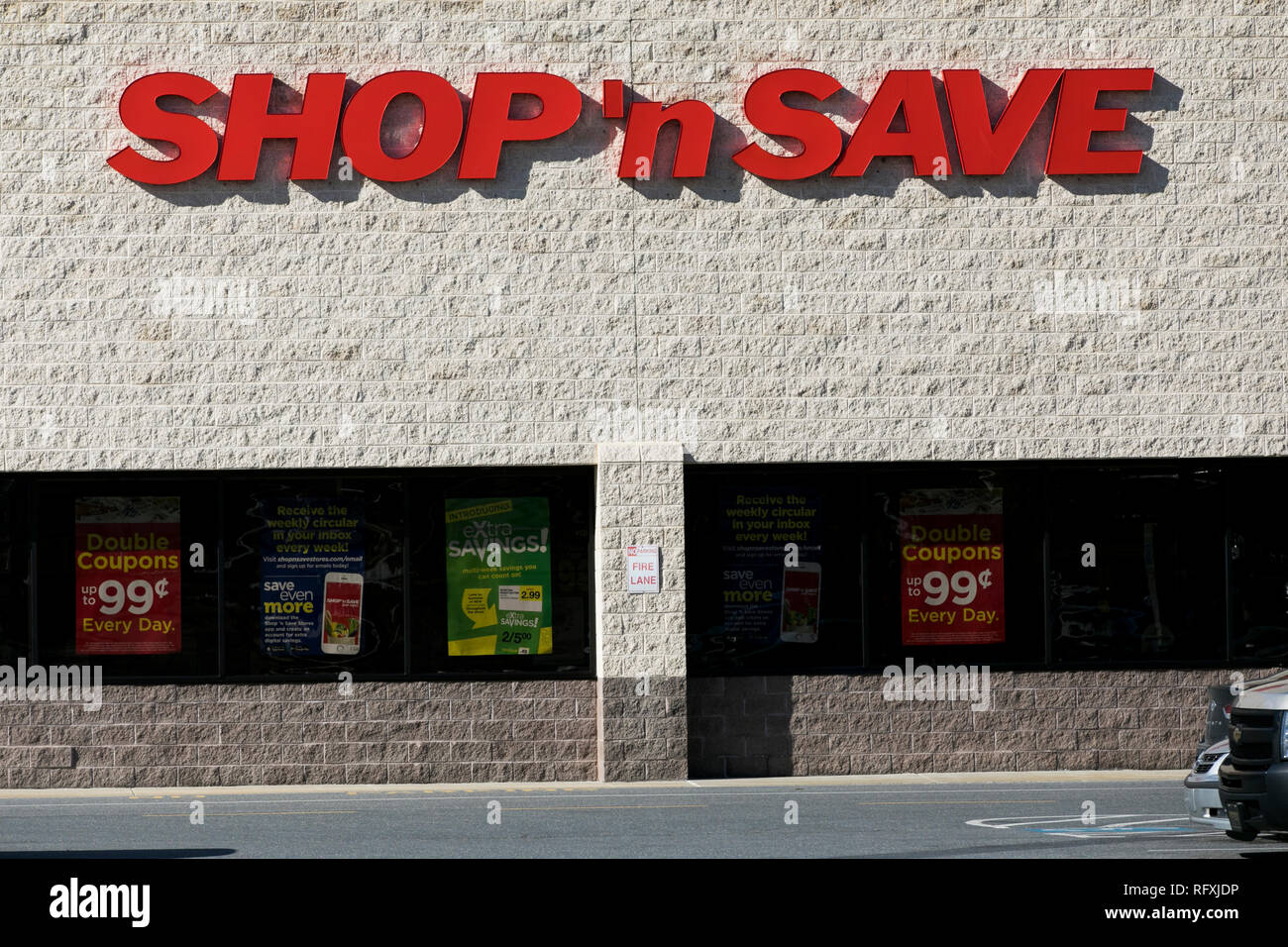 Un logo affiche à l'extérieur d'un shop 'n Save emplacement du magasin d'épicerie au détail à Greencastle, Indiana le 25 janvier 2019. Banque D'Images