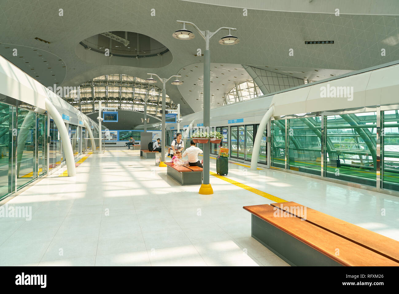 INCHEON, CORÉE DU SUD - circa 2017 MAI : la plateforme de la gare Maglev dans l'Aéroport International d'Incheon. Banque D'Images