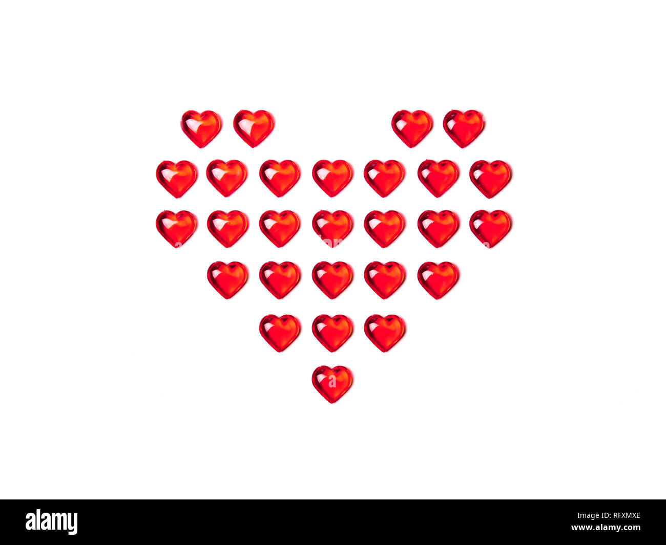 Coeur rouge contre l'arrière-plan blanc. Valentines Day thème avec copie espace. Banque D'Images