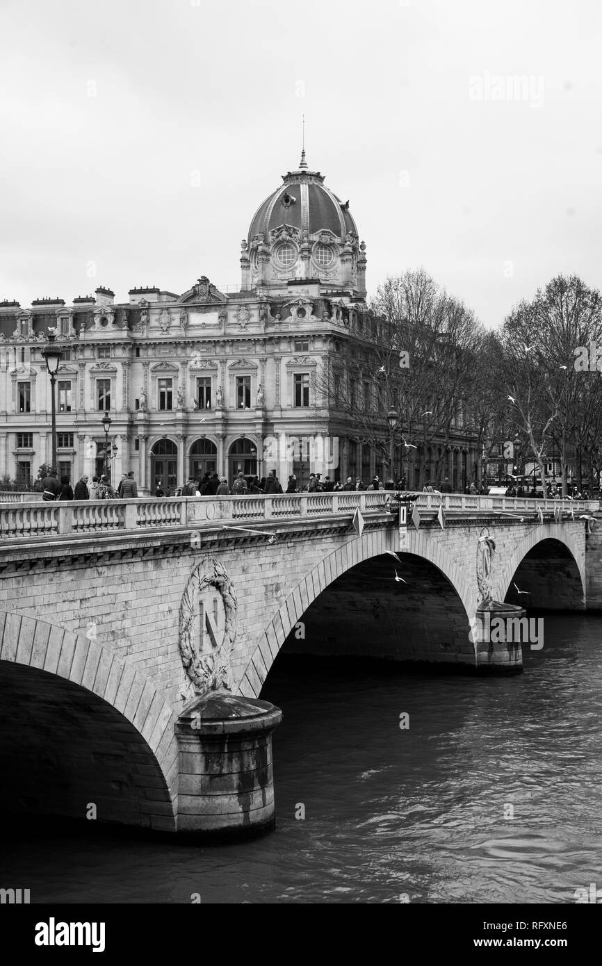 Pont au Change, un pont sur la Seine, à Paris, France Banque D'Images