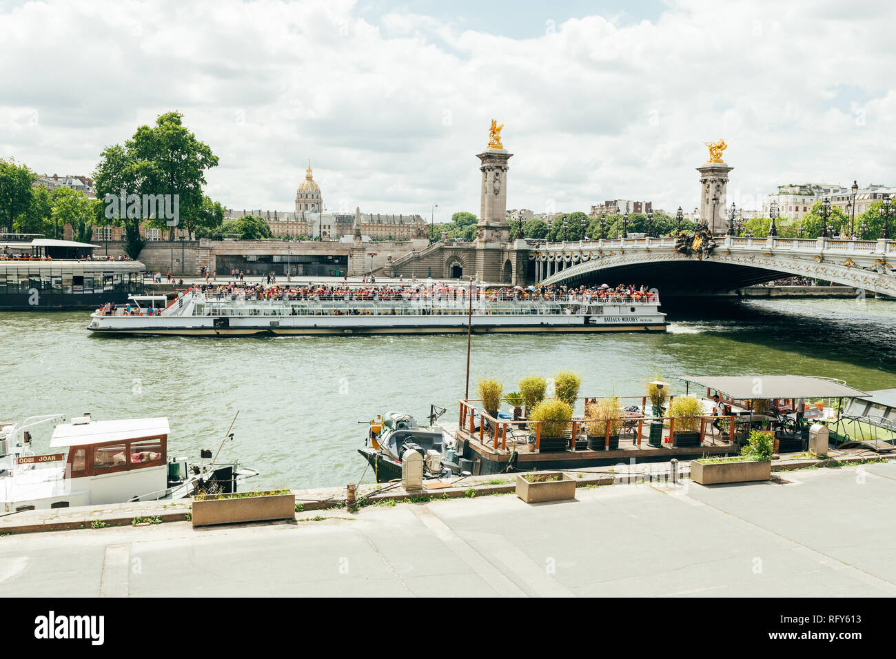 PARIS France 02 Juin 2018 : le Pont Alexandre III plus bridgeThe extravagant très orné, pont de Paris. Banque D'Images