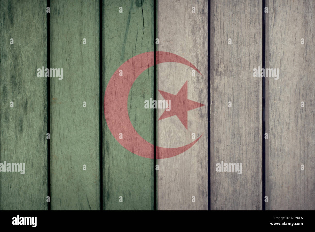 La politique de l'Algérie News Concept : drapeau algérien clôture en bois Banque D'Images