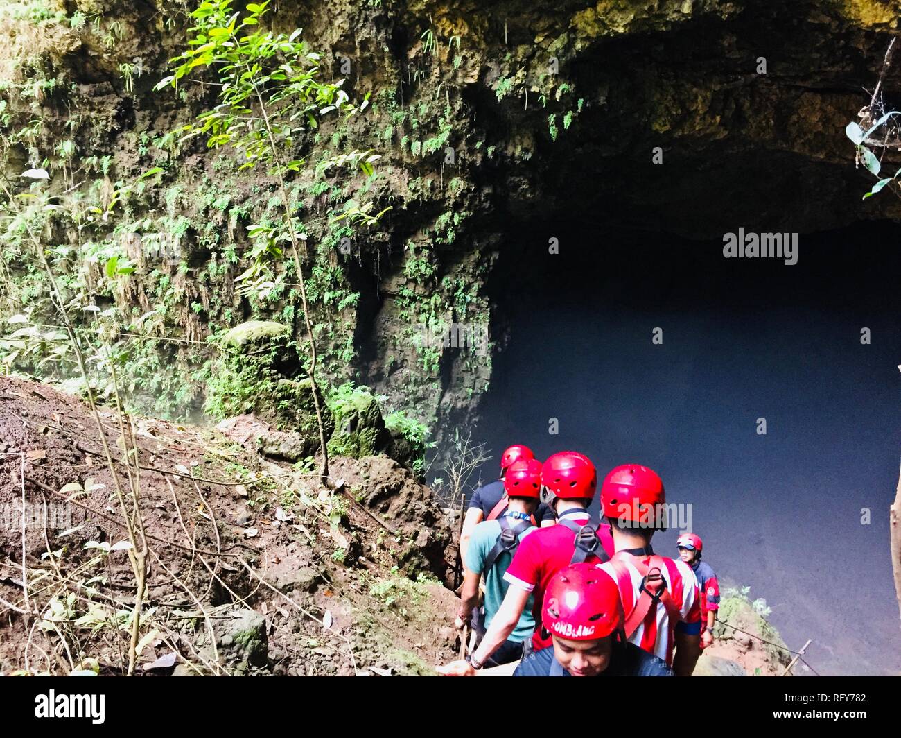 Explorer la beauté de la gua Jomblang Banque D'Images