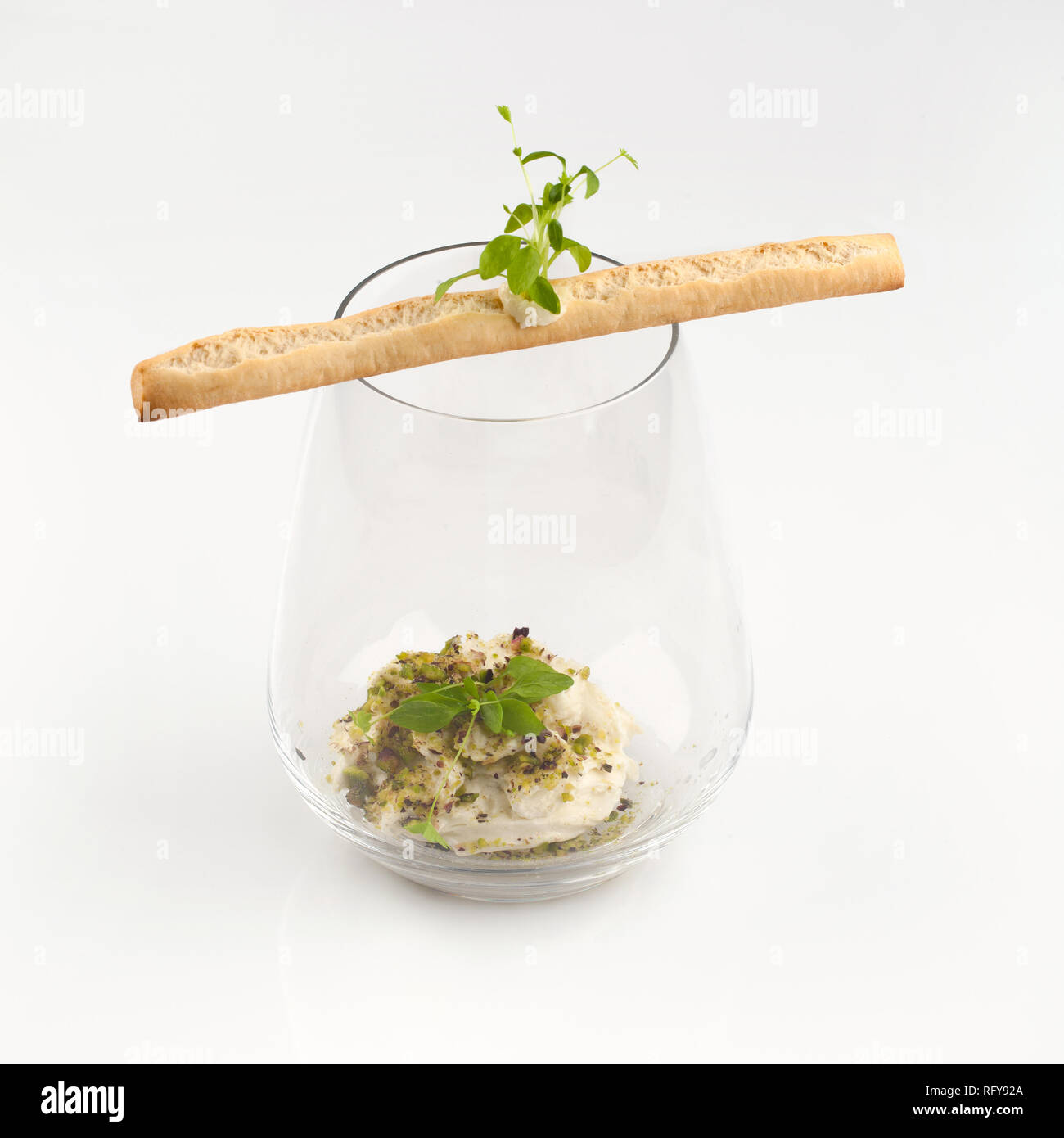 Amuse bouche en verre avec le cresson Photo Stock - Alamy