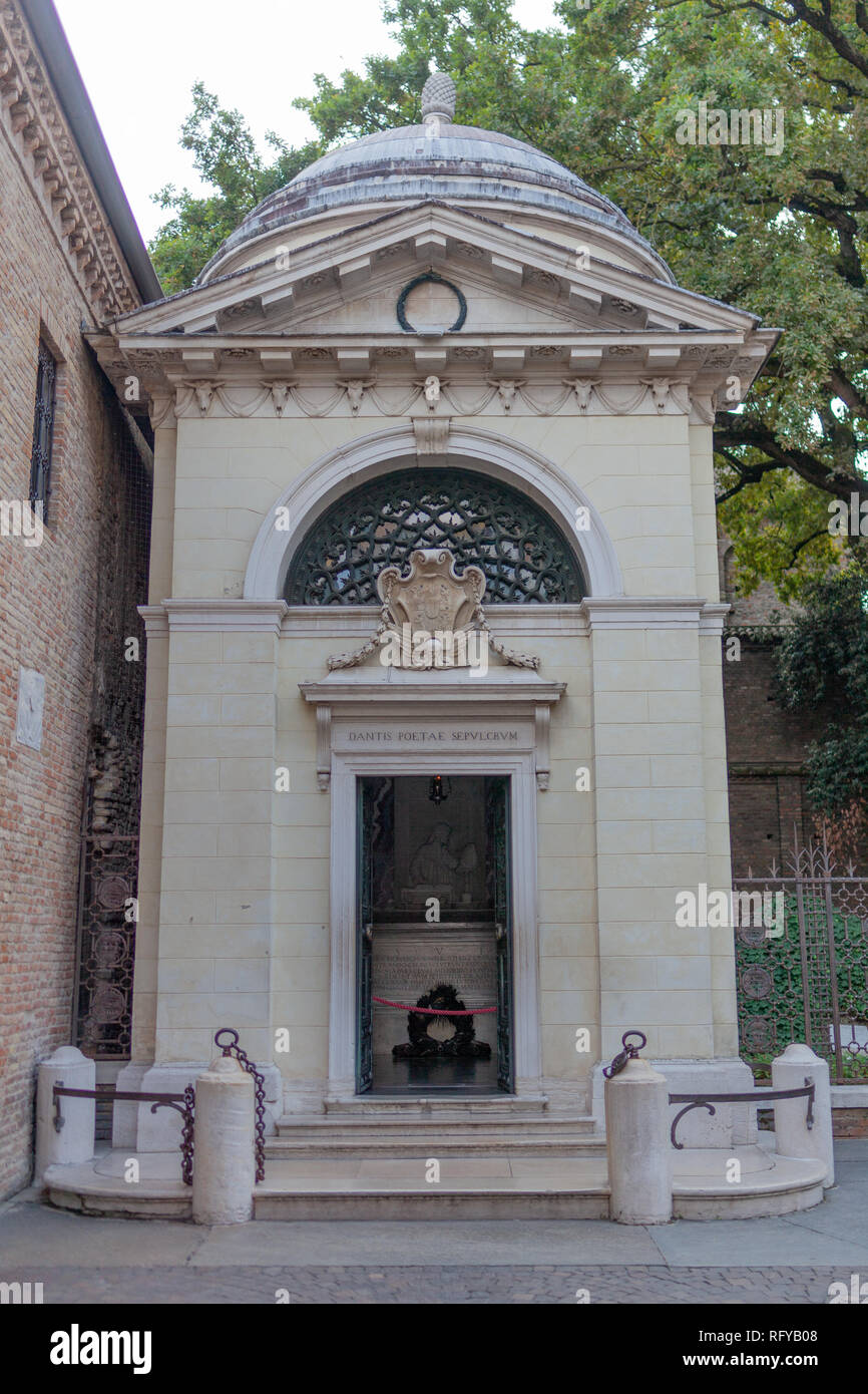 La Tombe de Dante est un néoclassique italien monument national construit sur la tombe du poète Dante Alighieri. Banque D'Images