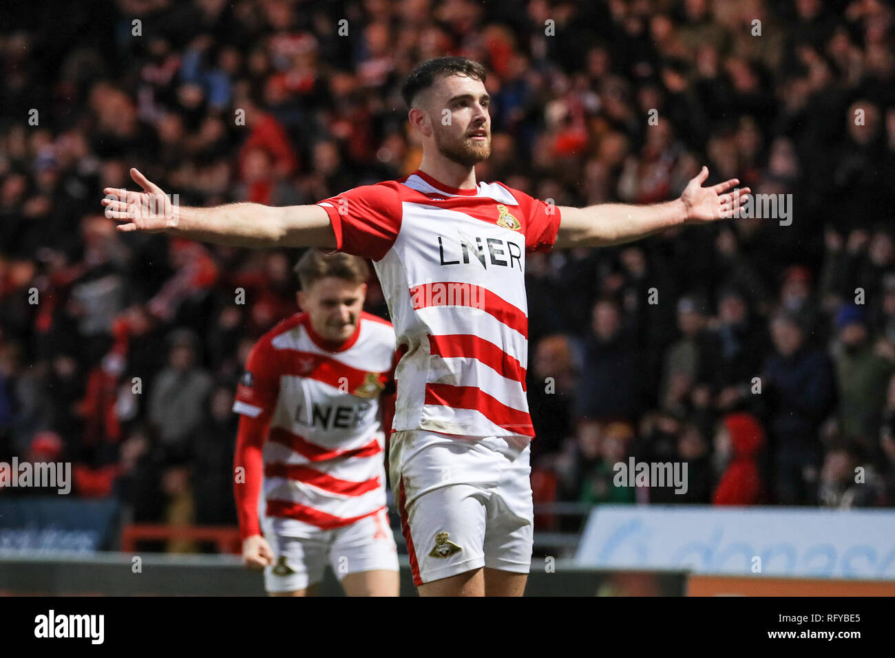 26 janvier 2019, Stade Keepmoat, Doncaster, Angleterre ; l'unis en FA Cup, 4ème tour, Doncaster Rovers vs Oldham Athletic ; Ben Whiteman (08) de Doncaster célèbre l'ouverture but du jeu Crédit : John Hobson/News Images images Ligue de football anglais sont soumis à licence DataCo Banque D'Images