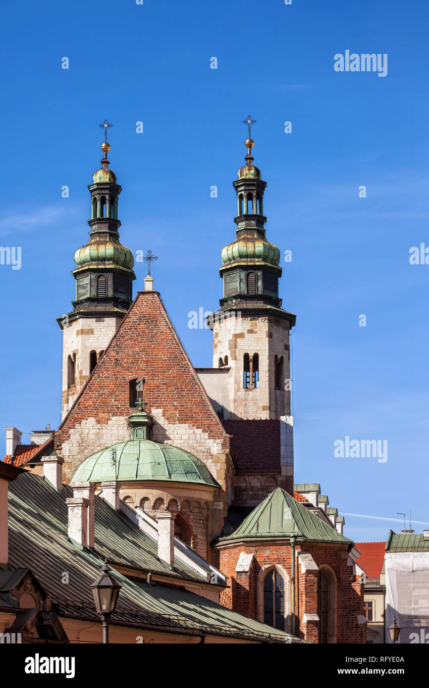 Église de Saint-André à Cracovie, Pologne, de l'architecture romane en pierre et brique, monument historique datant du 11e siècle. Banque D'Images