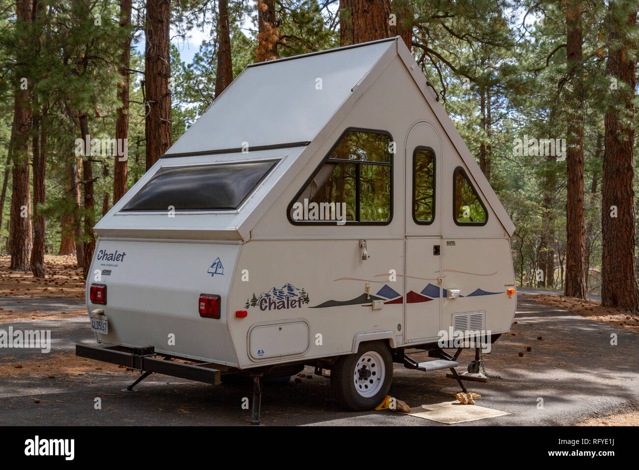 Un Chalet Arrowhead RV LTW un bâti en trailer mis en place dans le camping North Rim, Grand Canyon, North Rim, Arizona, United States. Banque D'Images