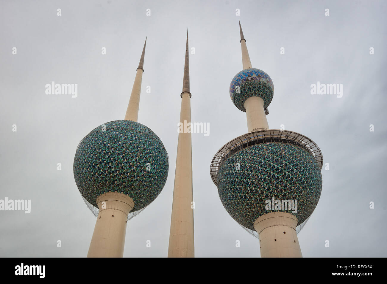 Koweït City Tour rougeoyante Skyline at night, prises au Koweït en décembre 2018 prises en hdr Banque D'Images
