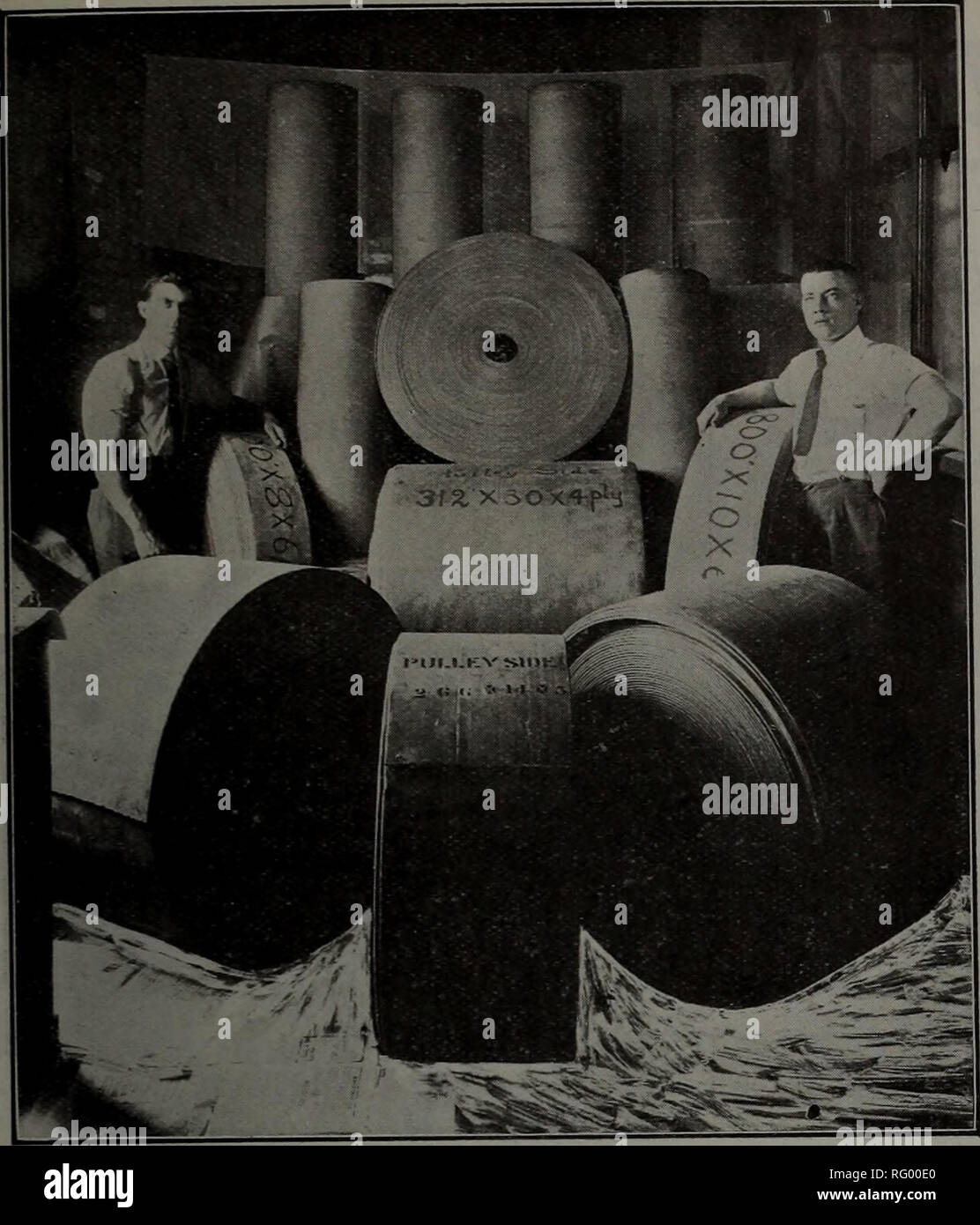 . Industries canadiennes forestières 1910. L'exploitation forestière ; les forêts et la foresterie ; Produits forestiers ; l'industrie de pâte de bois ; industries du bois. CANADA ET du bûcheron, Menuisier 57. VI-COURROIES BALATA gros stocks comptabilisés à toutes les branches Seul les agents canadiens l'cet équipement de vi-iialata Belting a été fourni par nous à l'Ouest du Canada Flour Mills Co., Limited,pour leur nouvel ascenseur à Saint-Boniface, au Manitoba. Nous avons également fourni près de 2000 pi. De même, allant de 34" à 48" de largeur à l'Ouest du Canada les moulins à farine Co. pour leur nouvel ascenseur à Goderich, Ont. fourniture générale Co. of Canada, Banque D'Images