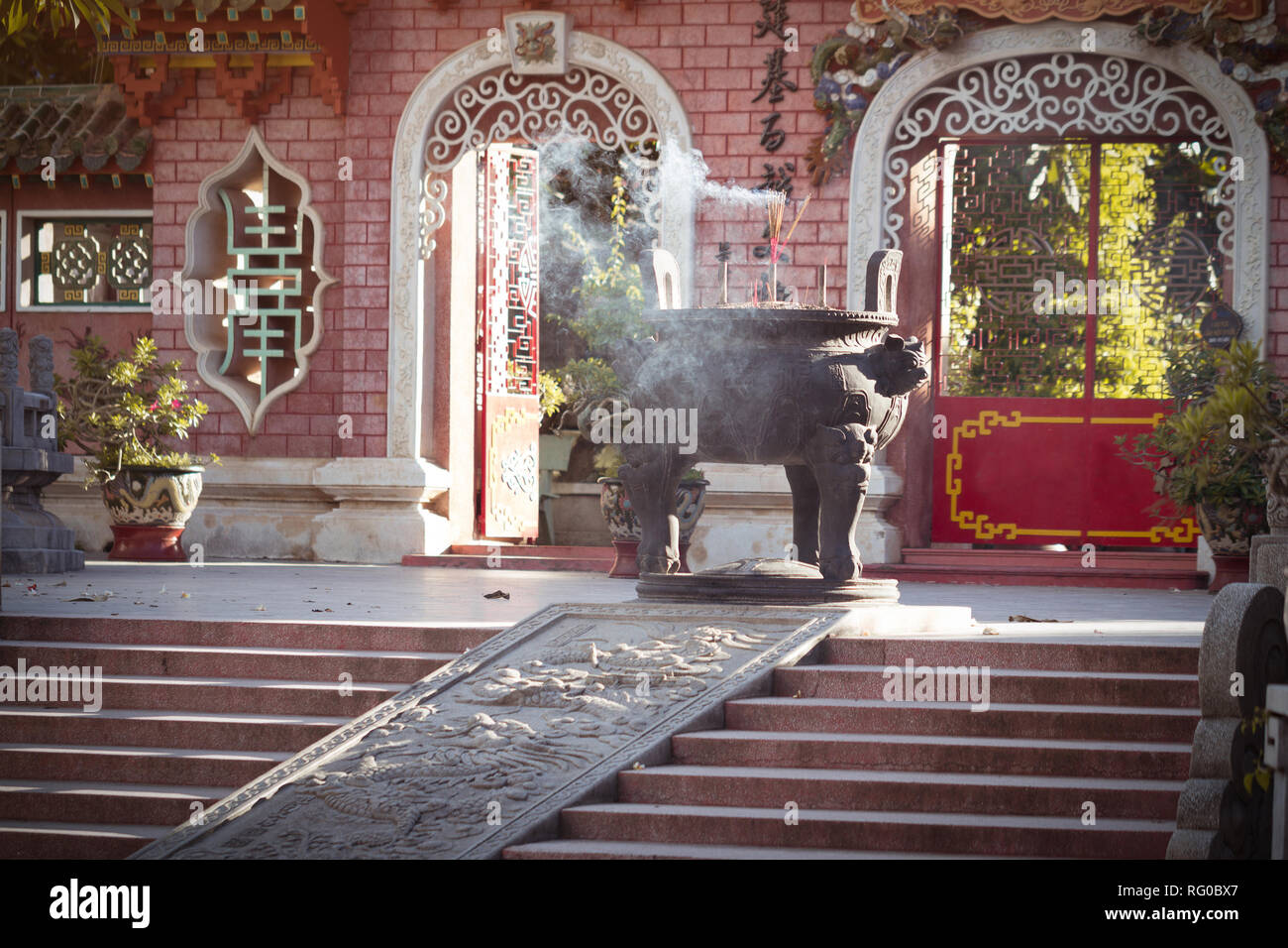 Encens burning in Chinese Temple Banque D'Images