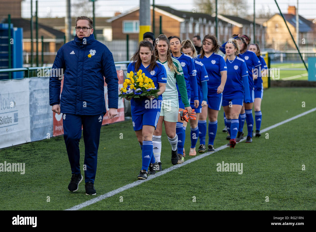 Cardiff, Wales, UK. 27 janvier, 2019. À la suite de l'Emiliano Sala d'une disparition, la ville de Cardiff l'équipe des femmes a rendu hommage à l'attaquant et son pilote David Ibbotson avant leur match contre Cardiff rencontré W à Cyncoed Campus à Cardiff, Pays de Galles. Crédit : Matthieu Lofthouse/Alamy Live News Banque D'Images