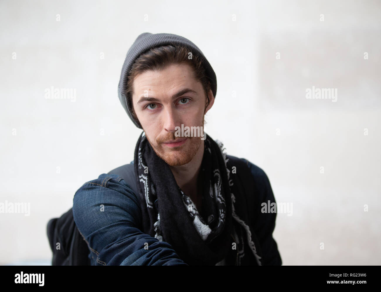 Londres, Royaume-Uni. 27 janvier, 2019. Andrew Hozier-Byrne connu par les mononym 'Hozier', quitte la BBC Studios. Il avait un grand succès avec la chanson, "Emmenez-moi à l'Église'. Credit : Tommy Londres/Alamy Live News Banque D'Images