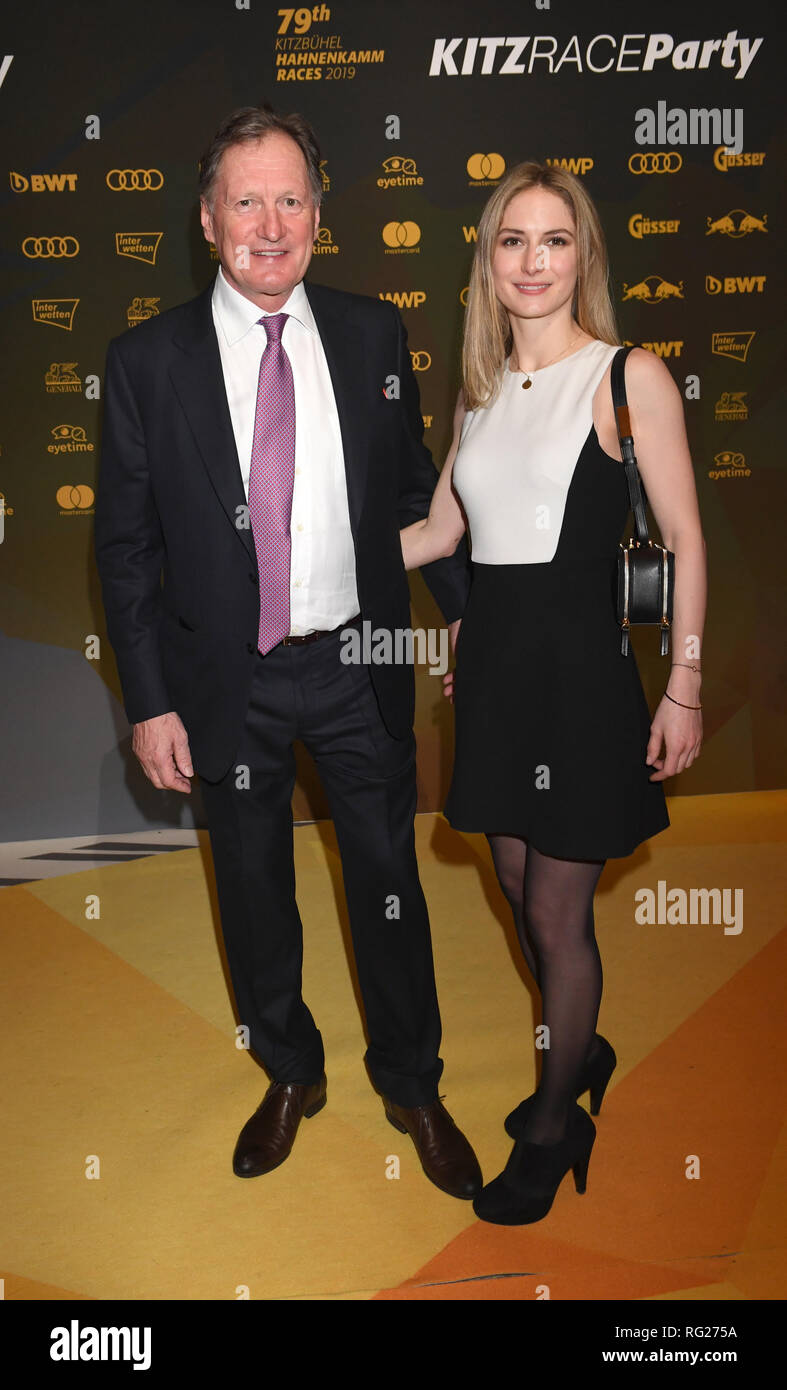 Kitzbühel, Autriche. 26 janvier 2019. Franz Klammer skieur et sa fille Stephanie viennent à la course de Kitzbühel partie. Cet événement a lieu traditionnellement dans la zone d'arrivée de la course du Hahnenkamm. Photo : Felix Hörhager/dpa dpa : Crédit photo alliance/Alamy Live News Banque D'Images