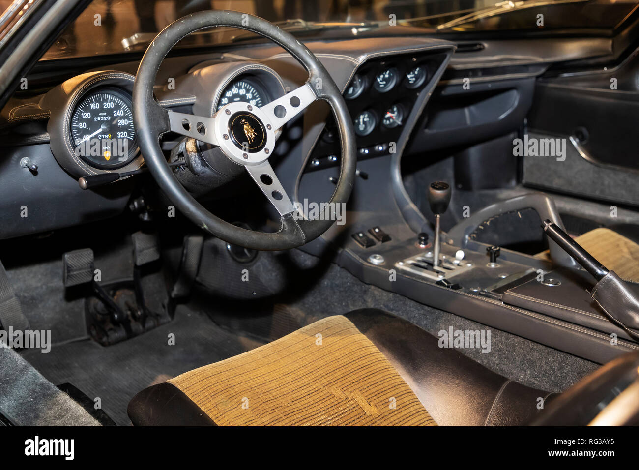voiture télécommandée lamborghini avec volant