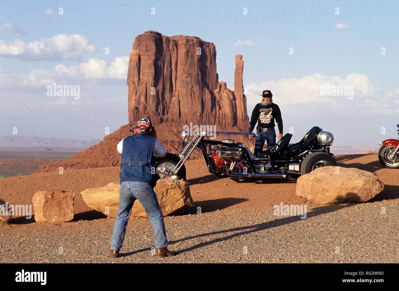 USA, United States of America, Arizona : Monument Valley, monolithes dans le géant rock Navajo indian reservation. Banque D'Images