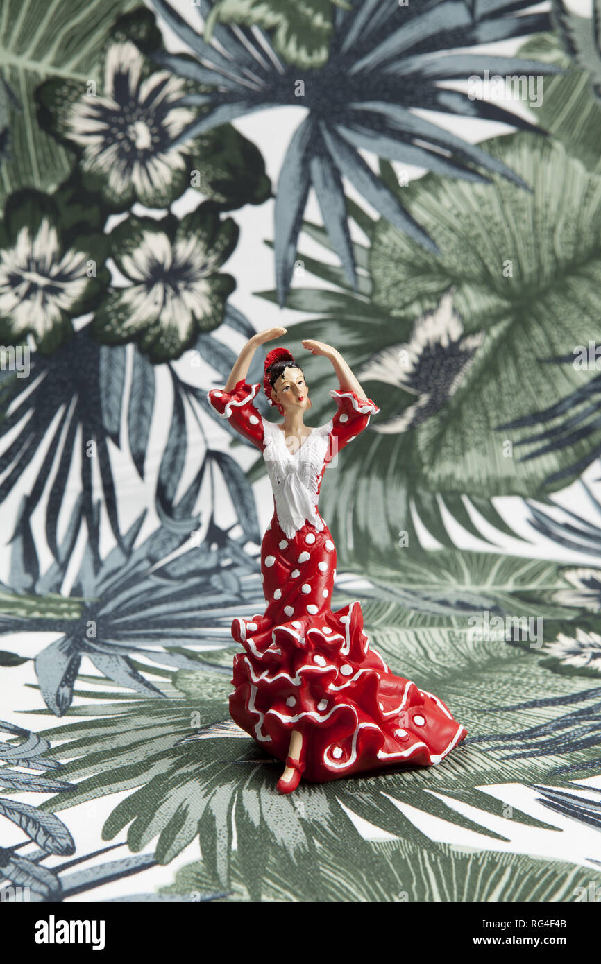 Un danseur de flamenco du prince sur un fond motifs tropicaux. Un minimum de vie encore la photographie en couleurs Banque D'Images