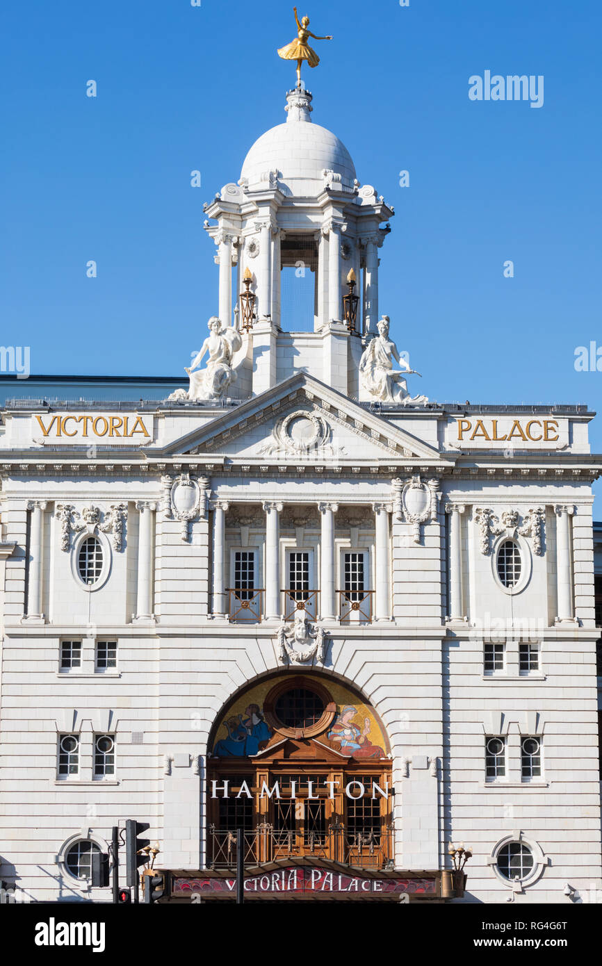 Vue avant du Victoria Palace Theatre de la ville de Westminster, Londres, Angleterre, Royaume-Uni. Banque D'Images