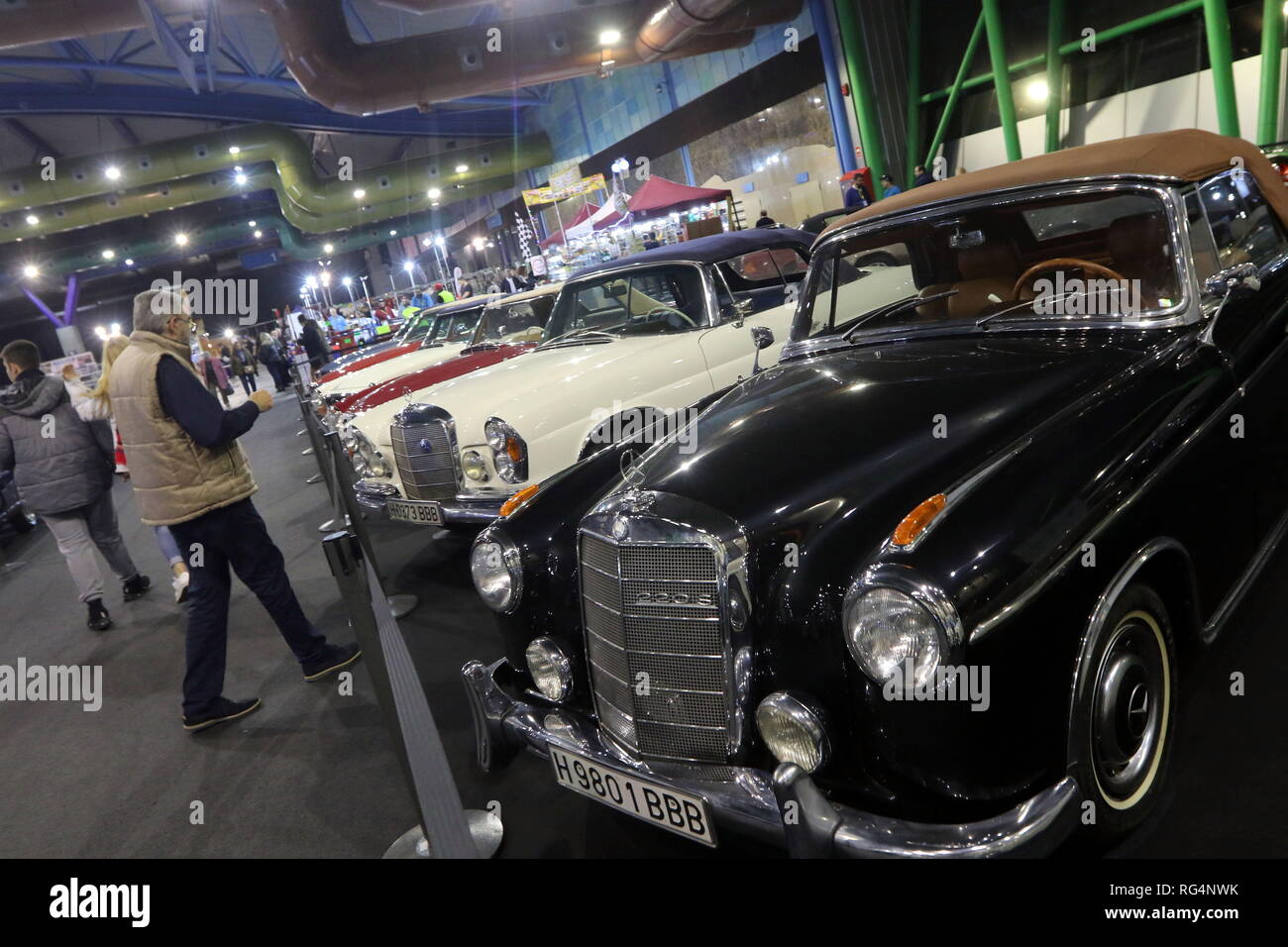 27 janvier 2019 - 27 janvier 2019 (Malaga) Le Retro Auto & Moto Malaga exposition, le Vintage Vehicle Show, s'est tenue le 25 janvier, 26 et 27, 2019 au parc des expositions et centre de congrès de Malaga.Un an de plus, tous les amateurs de véhicules de collection et classique du sud du pays. Stands spéciaux se distinguent par Cushman White Truck, Alpine et super sports motos des années 80 et 90, ainsi que les hommages à l'assise de 1430, l'Ossa et Mini. Credit : Lorenzo Carnero/ZUMA/Alamy Fil Live News Banque D'Images