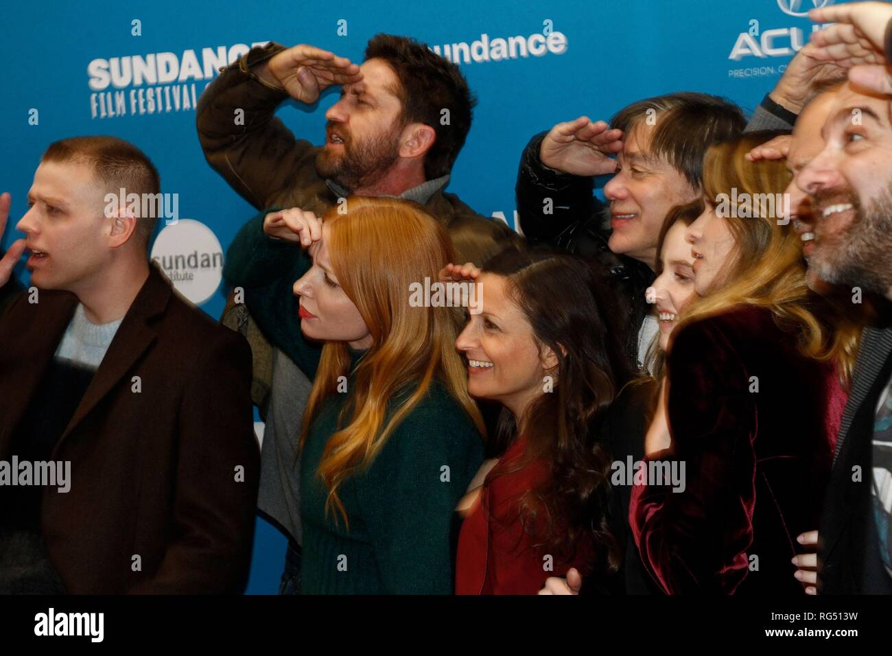 Park City, Utah, USA. 27 Jan, 2019. Madison Dan Savage, Gerard Butler, Britt Poulton, Alan Siegel, Danielle Robinson, Kaitlyn Dever, Alice Englert aux arrivées pour EUX QUI SUIVENT en première mondiale au Festival du Film de Sundance 2019, Eccles Center, Park City, UT 27 Janvier, 2019. Credit : JA/Everett Collection/Alamy Live News Banque D'Images