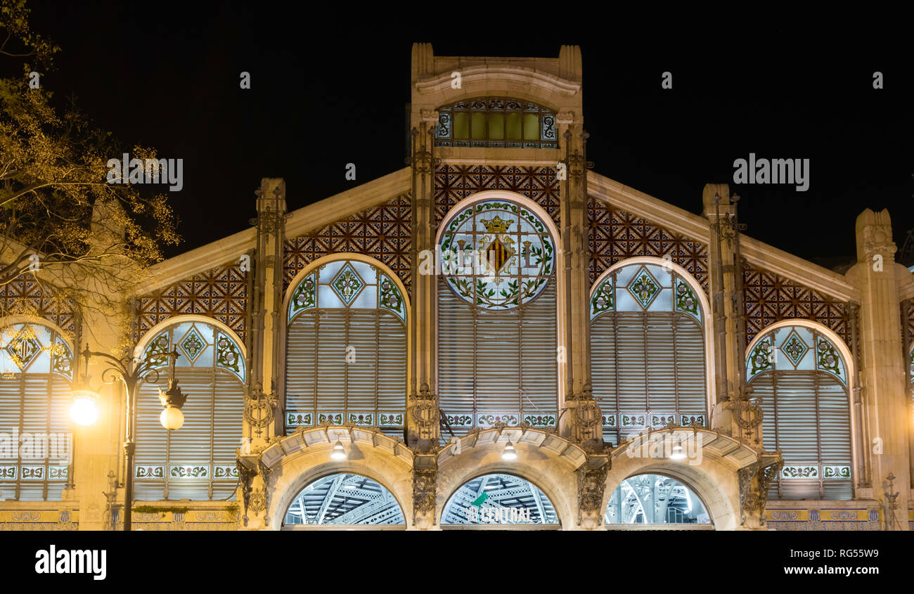 Soir vue de la halle ou Mercado Central à Valence, Espagne, Europe Banque D'Images
