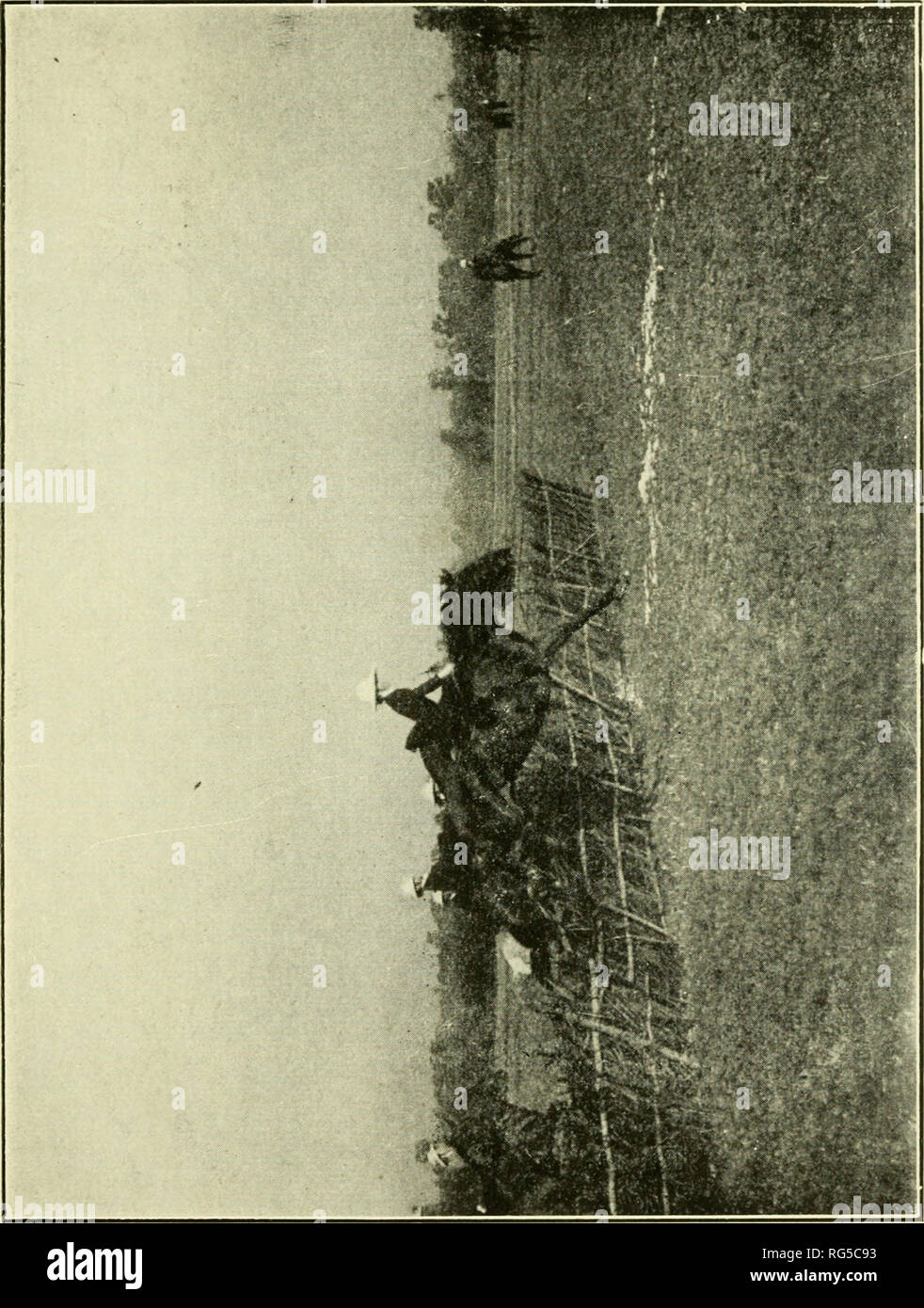. Paperchasing Calcutta records. Les chevaux, Steeplechasing -- l'Inde ; la chasse au renard -- l'Inde. s 'a a q c o Oh O O T3 -G H. Veuillez noter que ces images sont extraites de la page numérisée des images qui peuvent avoir été retouchées numériquement pour plus de lisibilité - coloration et l'aspect de ces illustrations ne peut pas parfaitement ressembler à l'œuvre originale.. Sabretache, b. 1867. Calcutta : Thacker, Spink Banque D'Images