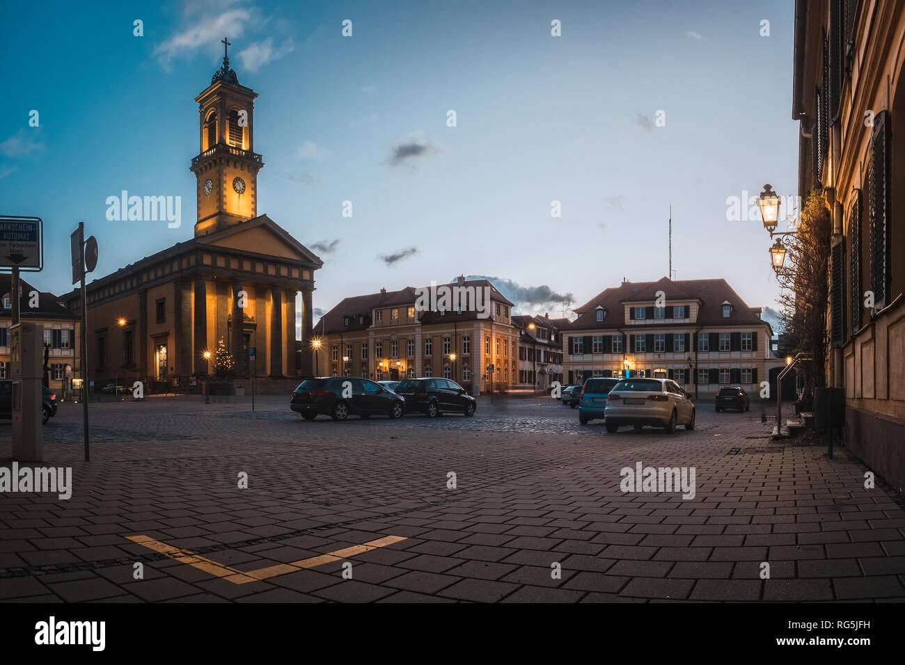 Ansbach Allemagne Janvier 2019 Soir Vue Sur La Place Du Village De L Ancienne Ville Europeenne Photo Stock Alamy