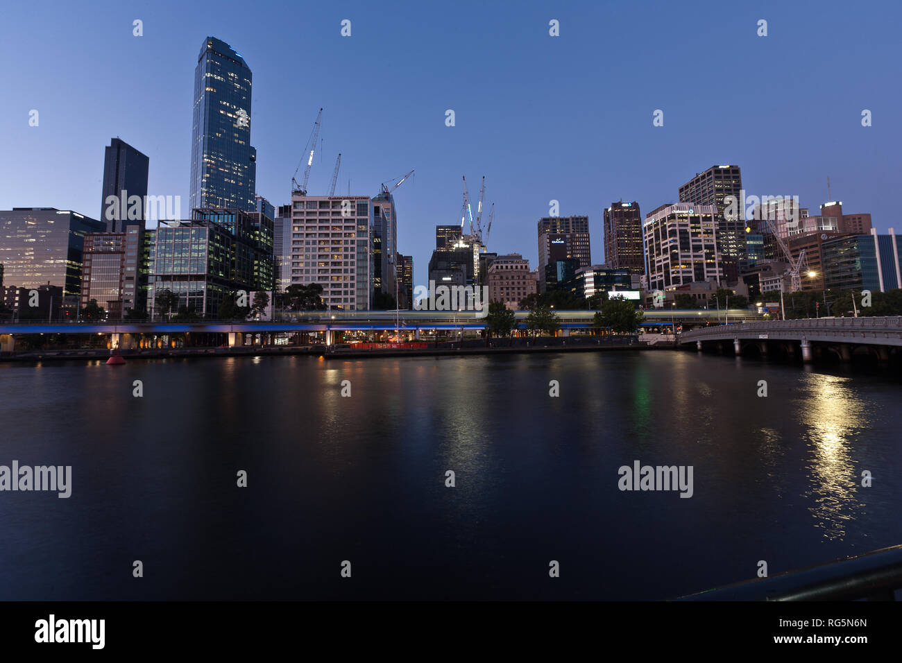 Melbourne, Victoria, Australie, CBD vu de Southbank sur la Rivière Yarra Banque D'Images