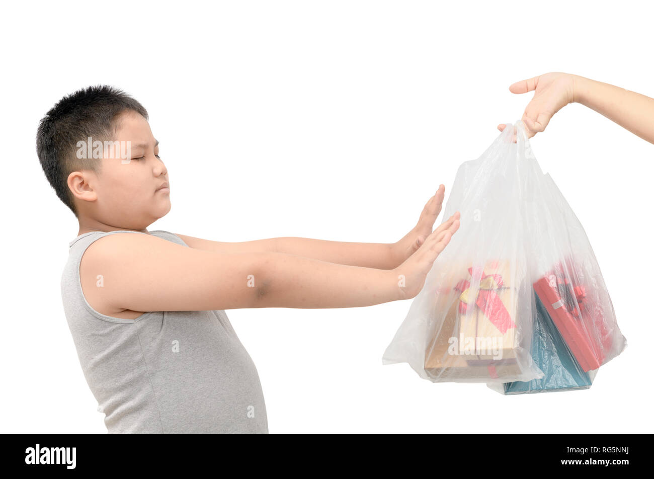 Garçon obèses refusent de recevoir des sacs en plastique isolé sur fond blanc, arrêter d'utiliser le sac en plastique concept Banque D'Images