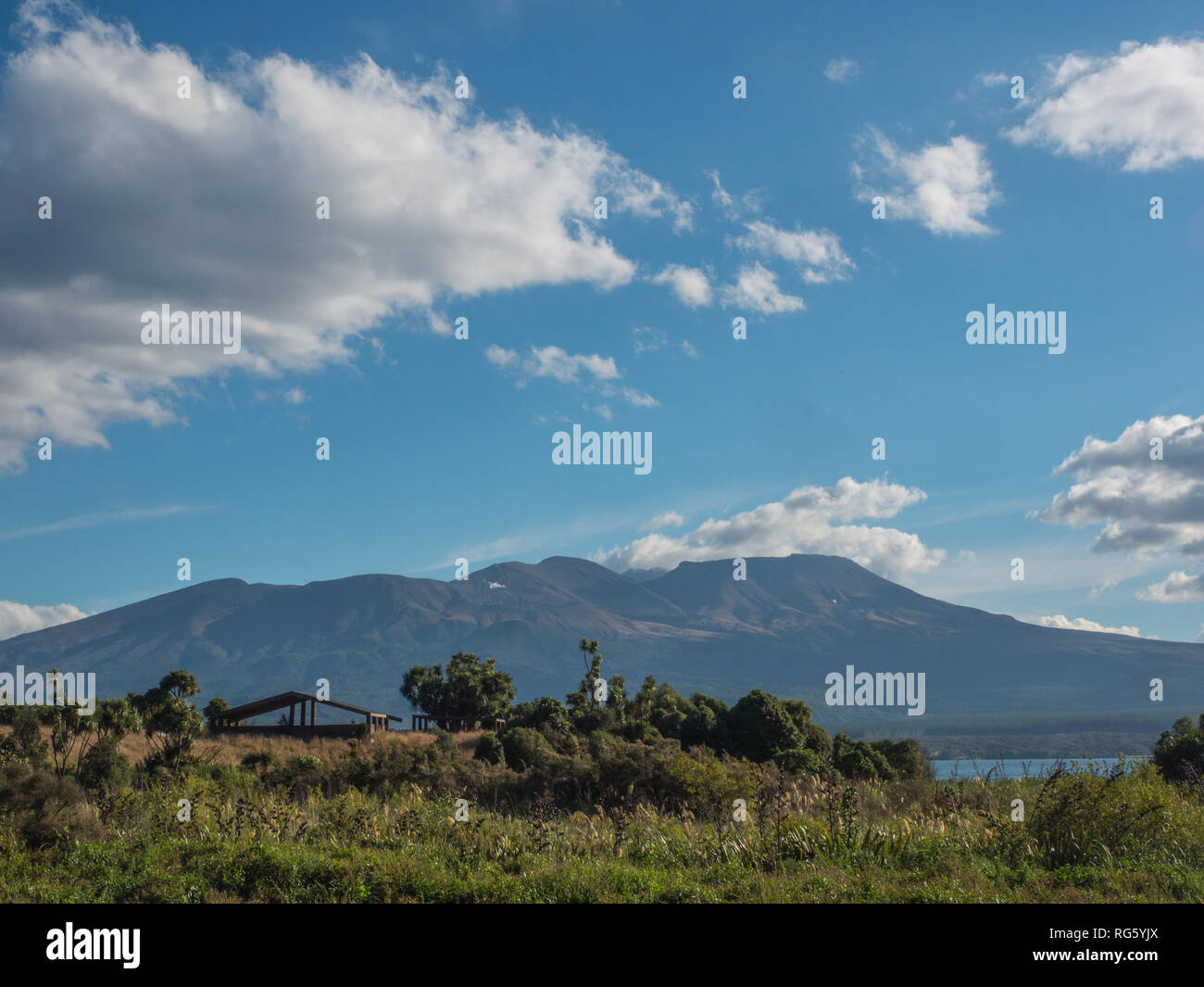 Historique Opotaka site règlement Māori près du lac Rotoaira, dans la montagne de Tongariro backgrond. Banque D'Images