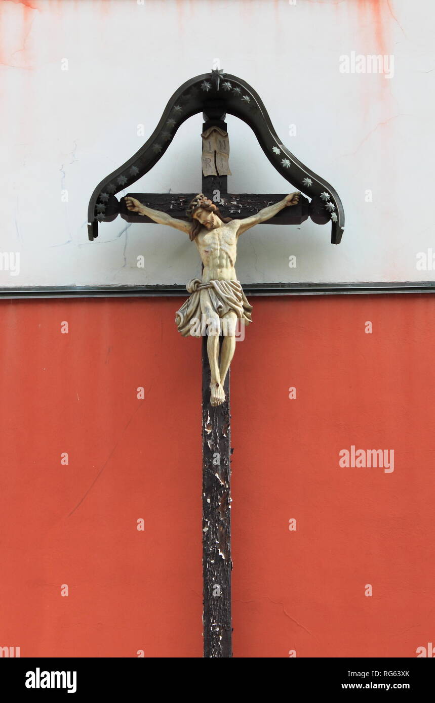 La pierre ancienne crucifix, symbole de la foi chrétienne Banque D'Images La pierre ancienne crucifix, symbole de la foi chrétienne Banque D'Images