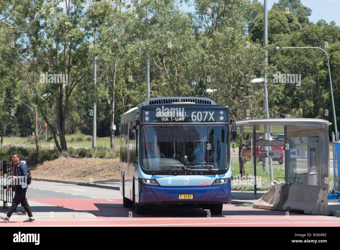 Un bus de la Nouvelle-Galles du Sud s'est arrêté à la Riley T-Way arrêt de bus dans la banlieue de Sydney, NSW Australie Kellyville Banque D'Images