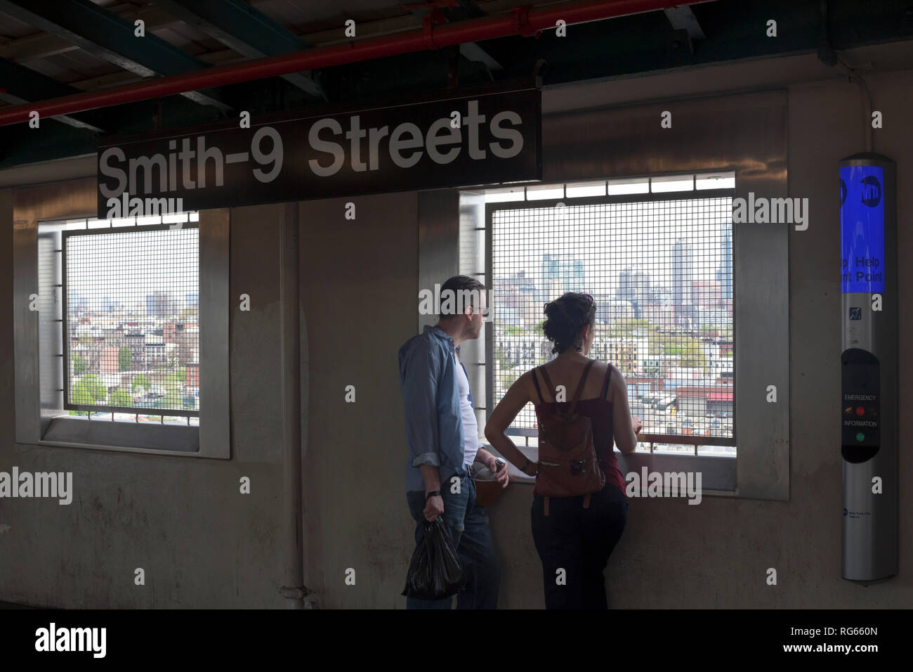 Les gens vaquent à leur vie quotidienne dans la ville de New York. Banque D'Images