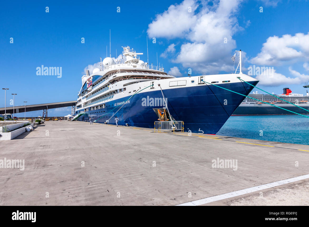 Cruse bateaux amarrés au port de Bridgetown, Barbade Banque D'Images